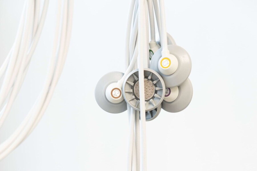 Nahaufnahme von kleinen Elektroden.