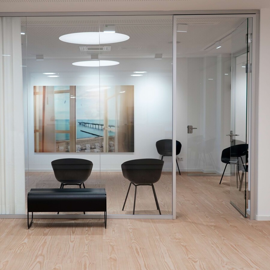 Impressionen des modernen Wartezimmers.