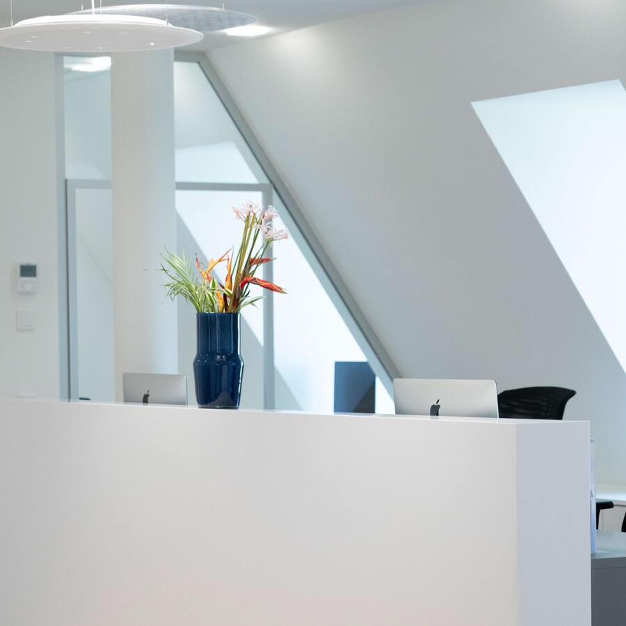 Impressionen der hellen Rezeption.